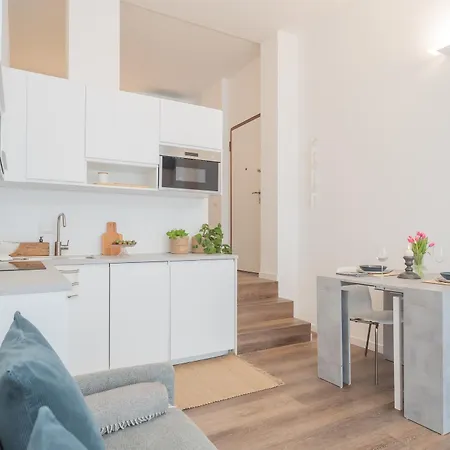 A Step From The Dome By Rent Apartman Como