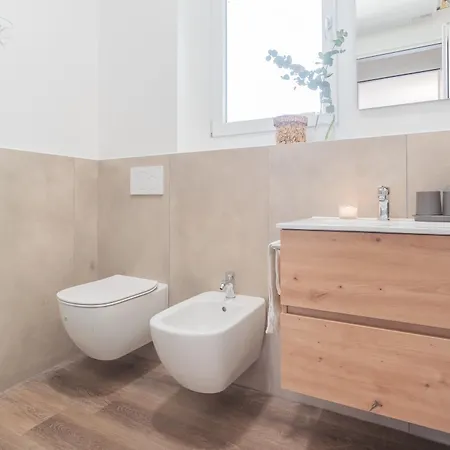 A Step From The Dome By Rent Apartman Como