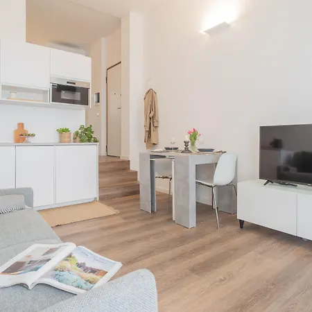 A Step From The Dome By Rent Apartman Como